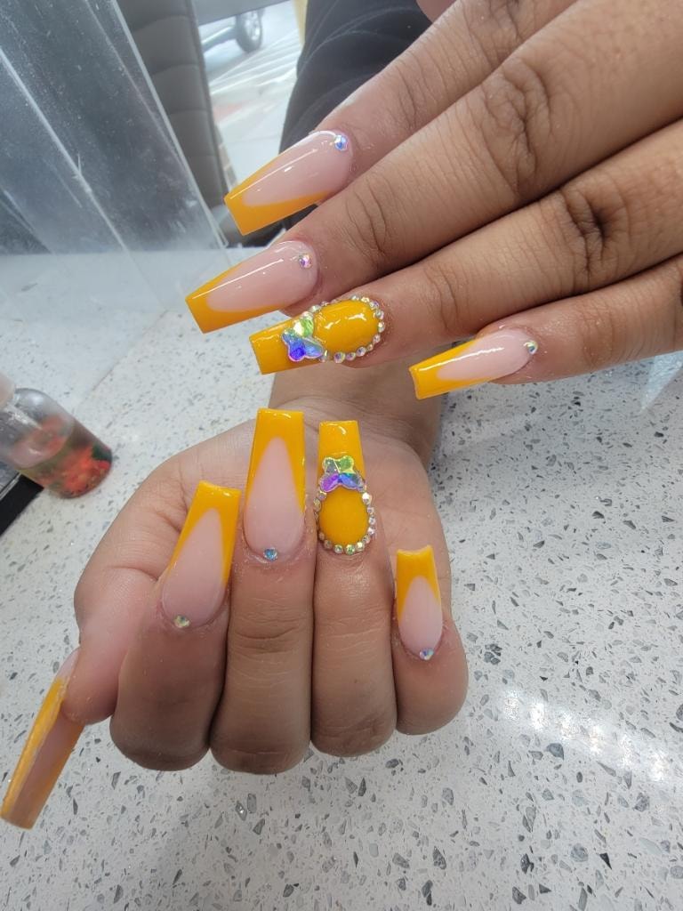 Vogue Nail Bar nail art design